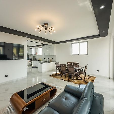 Avian Court Penthouse Aparthotel ไนวาชา ภายนอก รูปภาพ