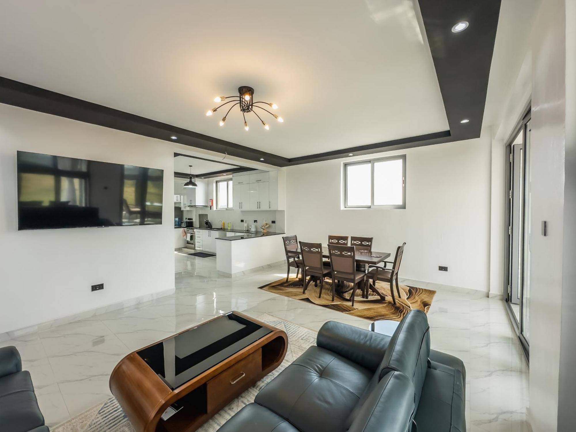 Avian Court Penthouse Aparthotel ไนวาชา ภายนอก รูปภาพ
